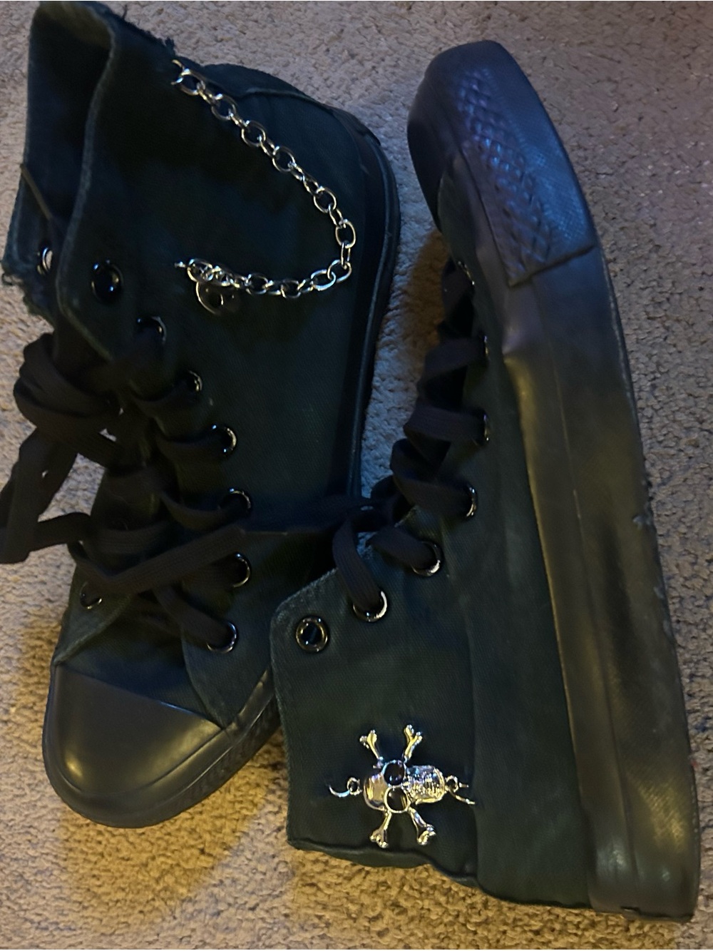 Black converse with small chain details
